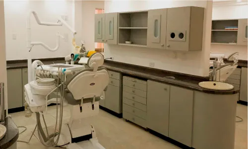 All-on-4 final result in Los Algodones, displaying the confidence boost achieved with a full dental makeover.